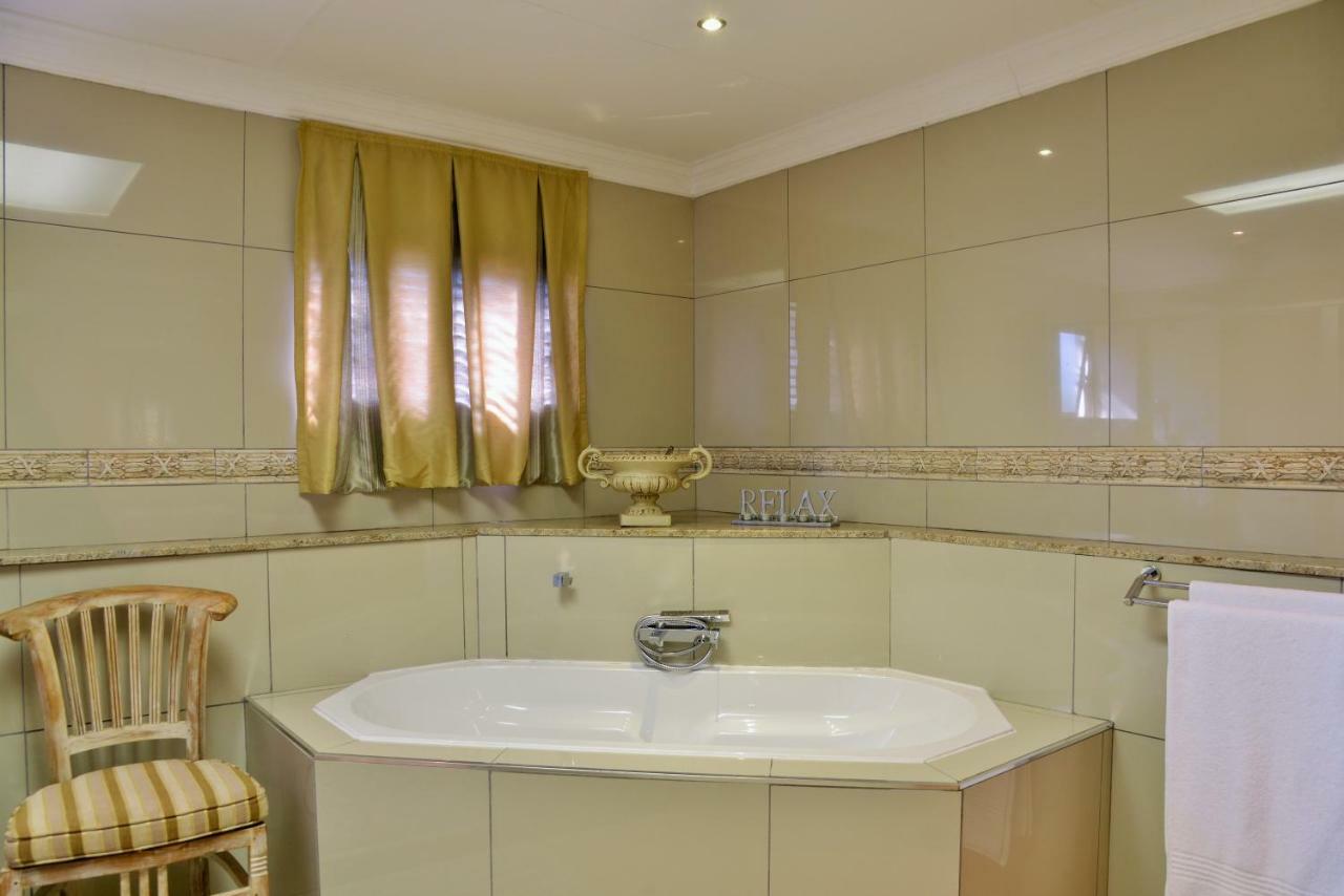 Stirling Manor Boutique Guest House Hartbeespoort Eksteriør billede
